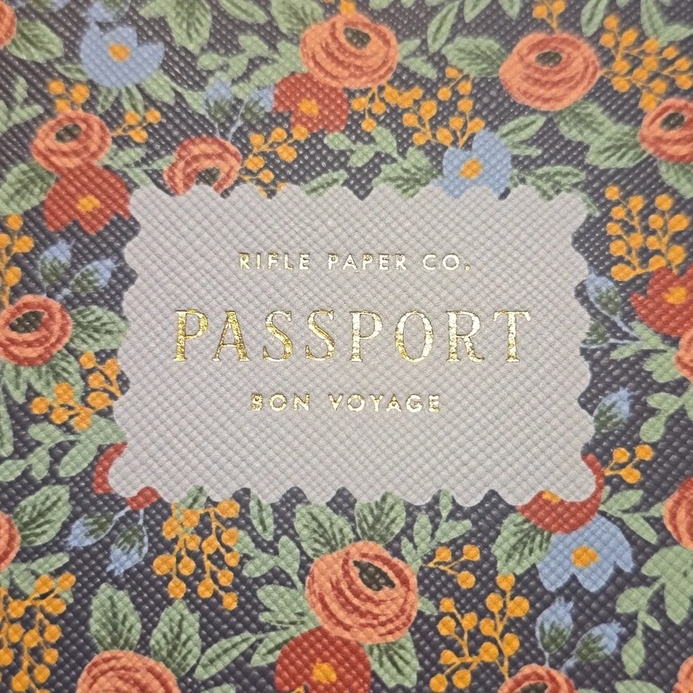 Rifle Paper Co. rosa passport